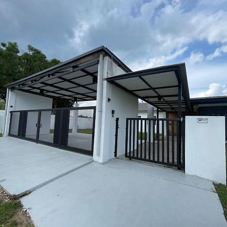 Nur Villa Sg Soi Musslimm Only กวนตัน ภายนอก รูปภาพ